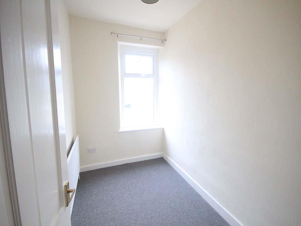 3 bedroom mid terrace house To Let in Barnoldswick - IMG_6903.jpg